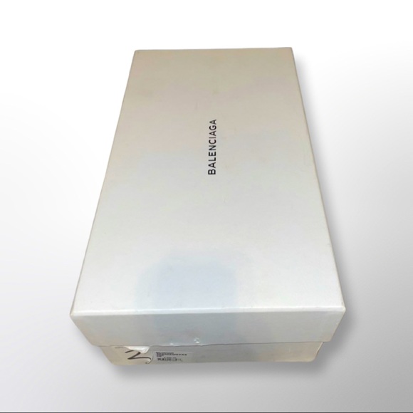 Balenciaga - Picture 4 of 8